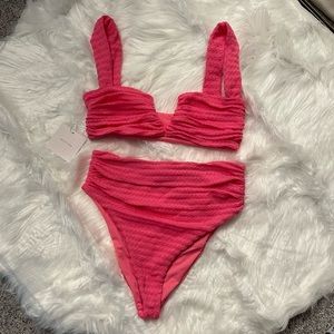 Divine Seas Eleanor Ana de Bretaña two-piece bikini swimsuit hot pink